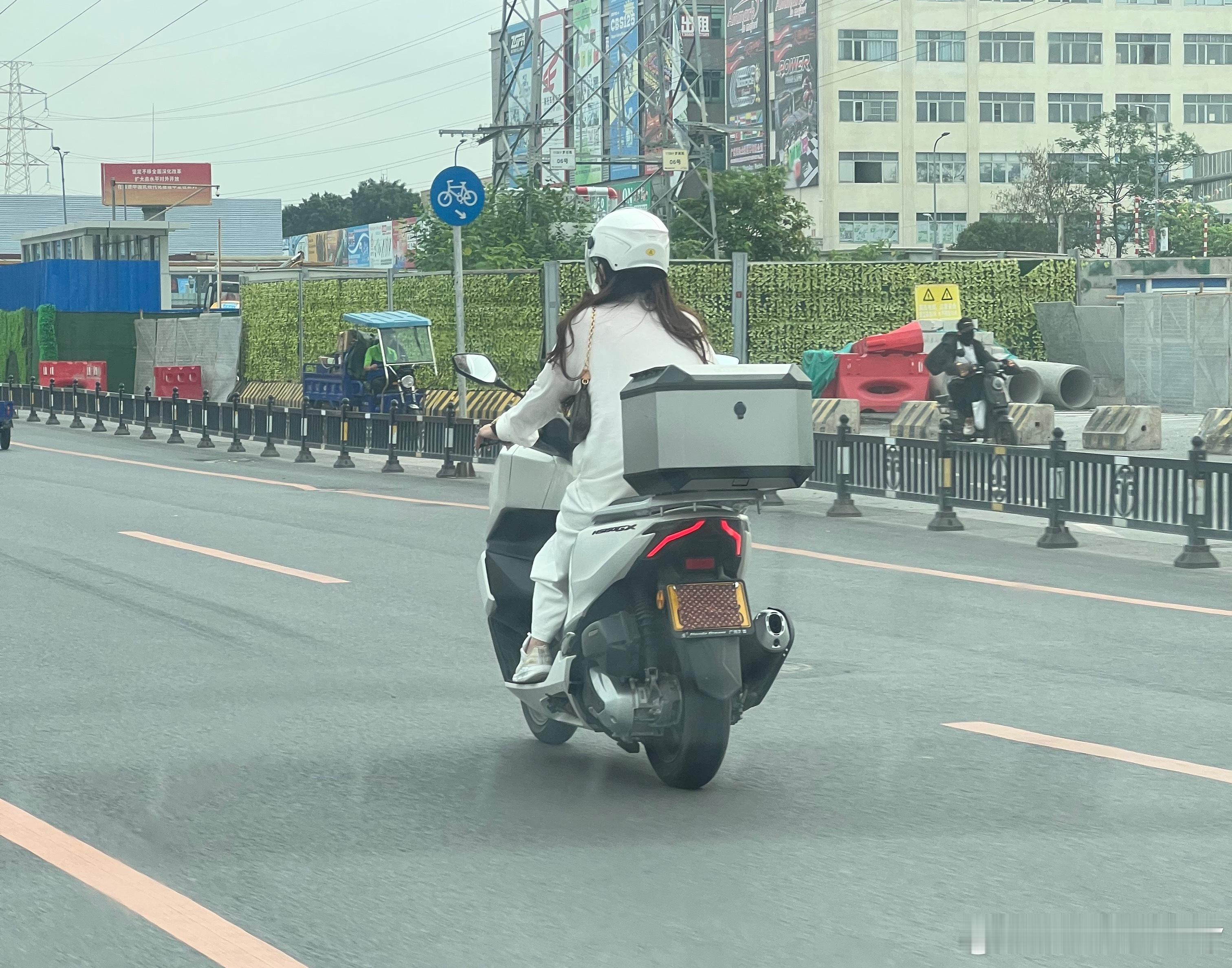 哇，现在还有人干这种违法事情 广州·广清收费站(S15沈海高速广州支线出口增槎路