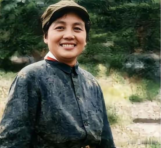 无衔女将的悲歌：1979年八宝山的泣血平反
 
“她是被冤枉的！”1979年的八