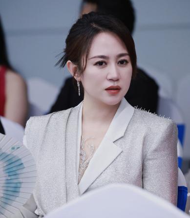 易烊千玺拿影帝，我忍了，

卫诗雅拿影后，我也忍了，

但我怎么也没想到，马丽一