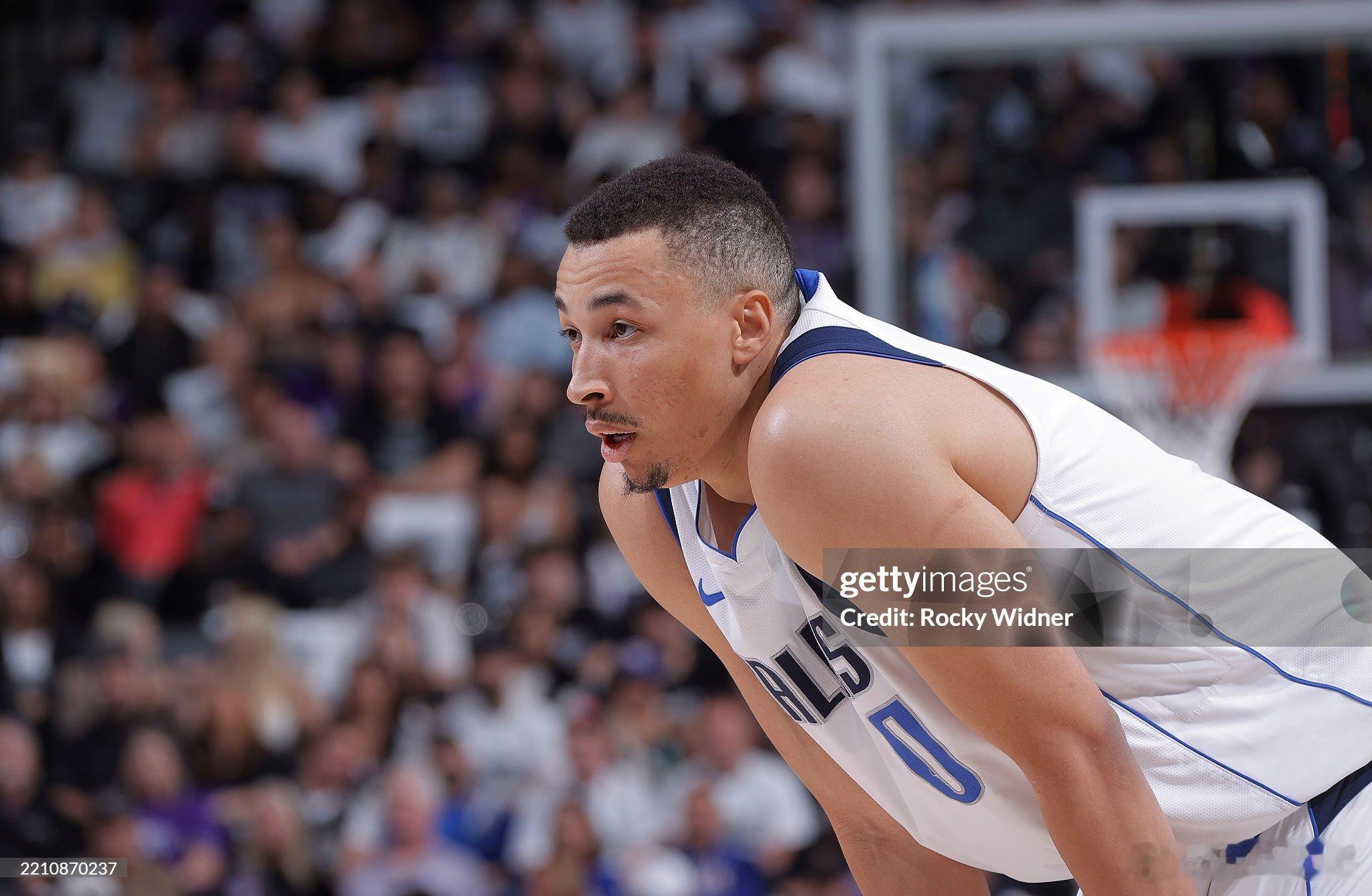 来自Shams的消息。埃克萨姆￼将接受膝盖手术，赛季报销。