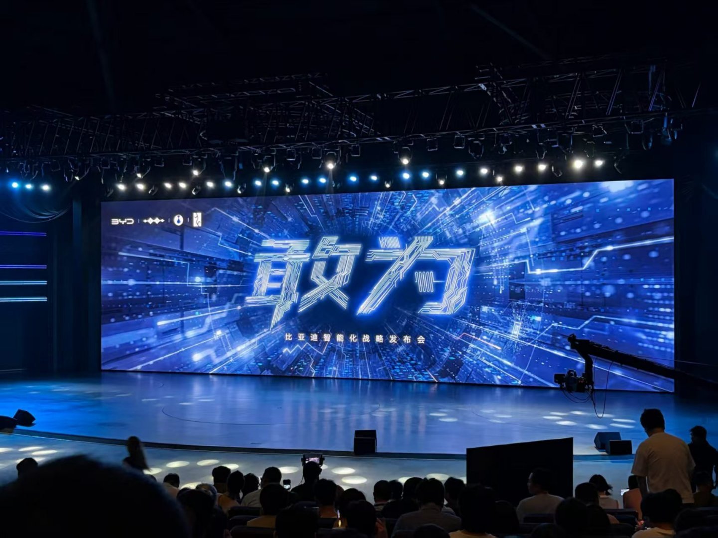 科技佳ZHJ 比亚迪果然还是那个比亚迪，昨天的比亚迪的智能化发布会，其实就一个主