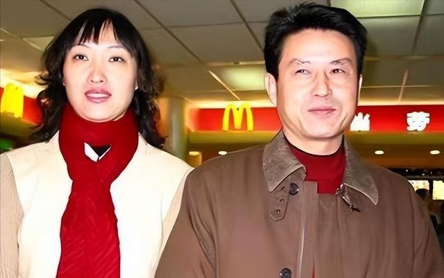 1992年，陈忠和的妻子王莉莉在出差途中，不幸被飞驰而过的火车勾住了背包，瞬间被