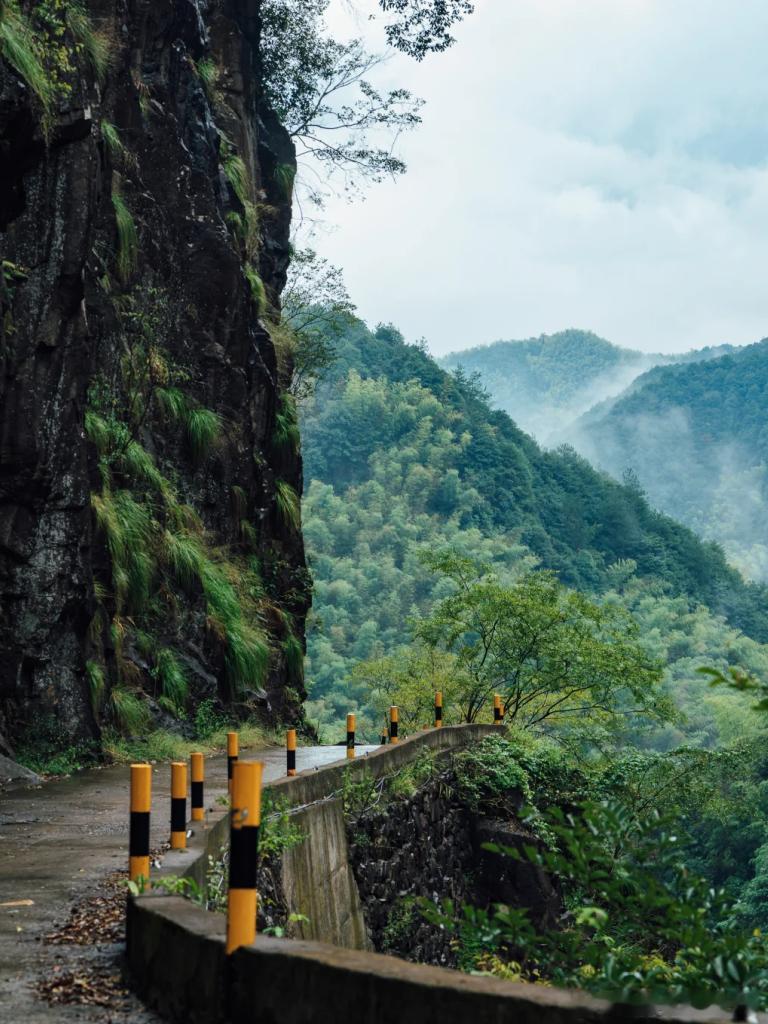 避开人潮！杭州富阳黄弹村石梯山谷，原生态深山秘境，徒步吸氧、听山泉流水，独享一整