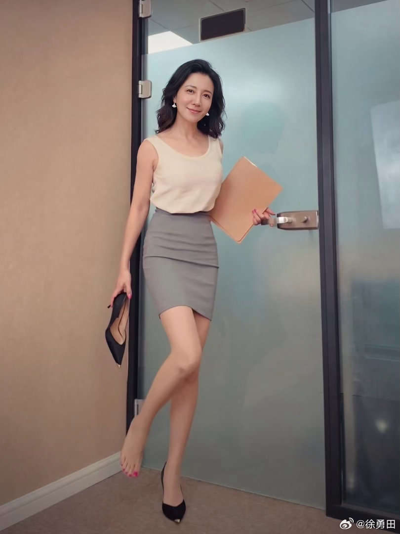 小姐姐 两周后转身，下注的快乐 下注下注了 嗷 十一后的交易 祝你快乐[干杯] 