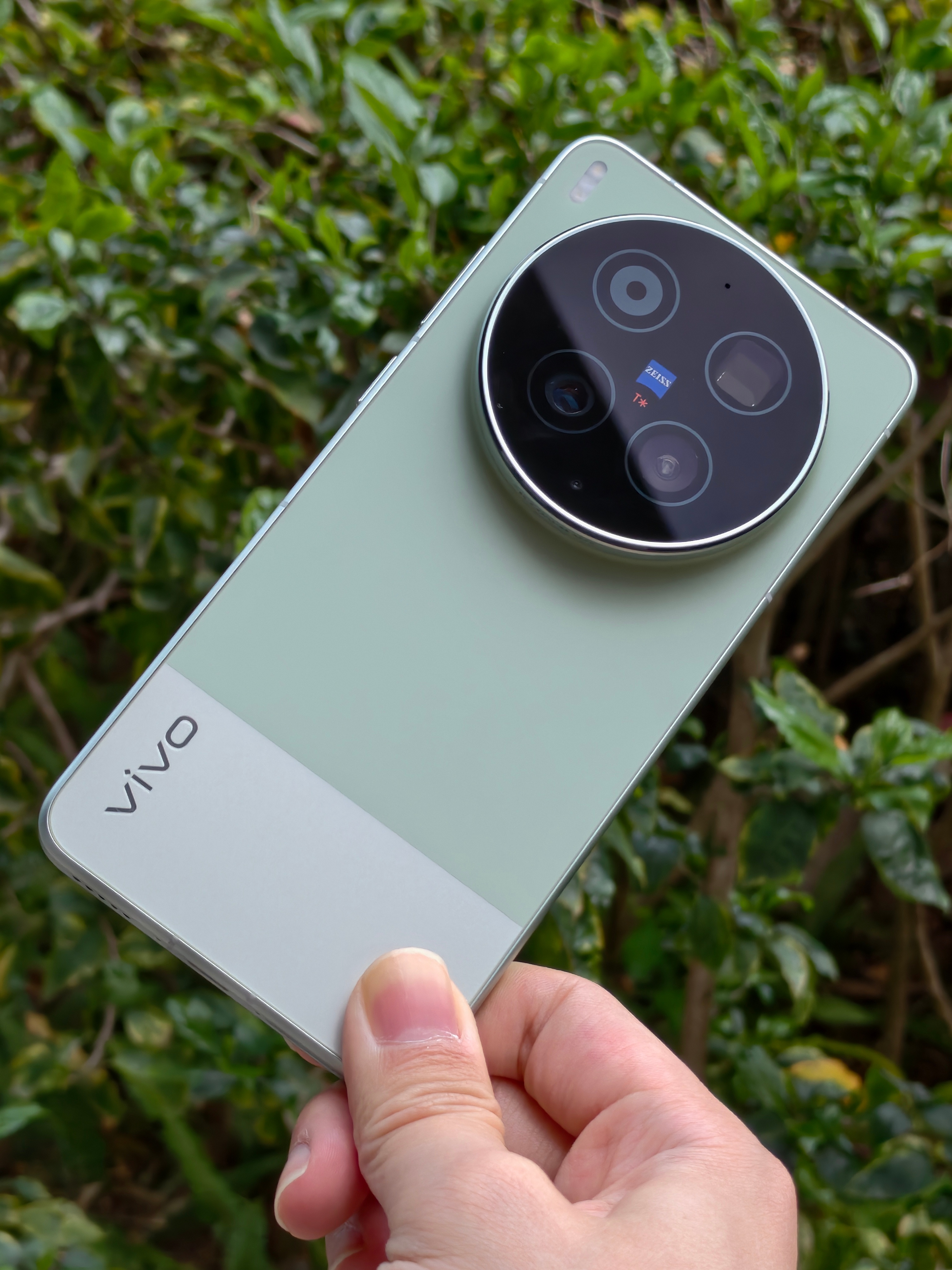 我还是喜欢vivo X300s这个定位，先把游戏体验拉满，然后影像再堆一堆😏 