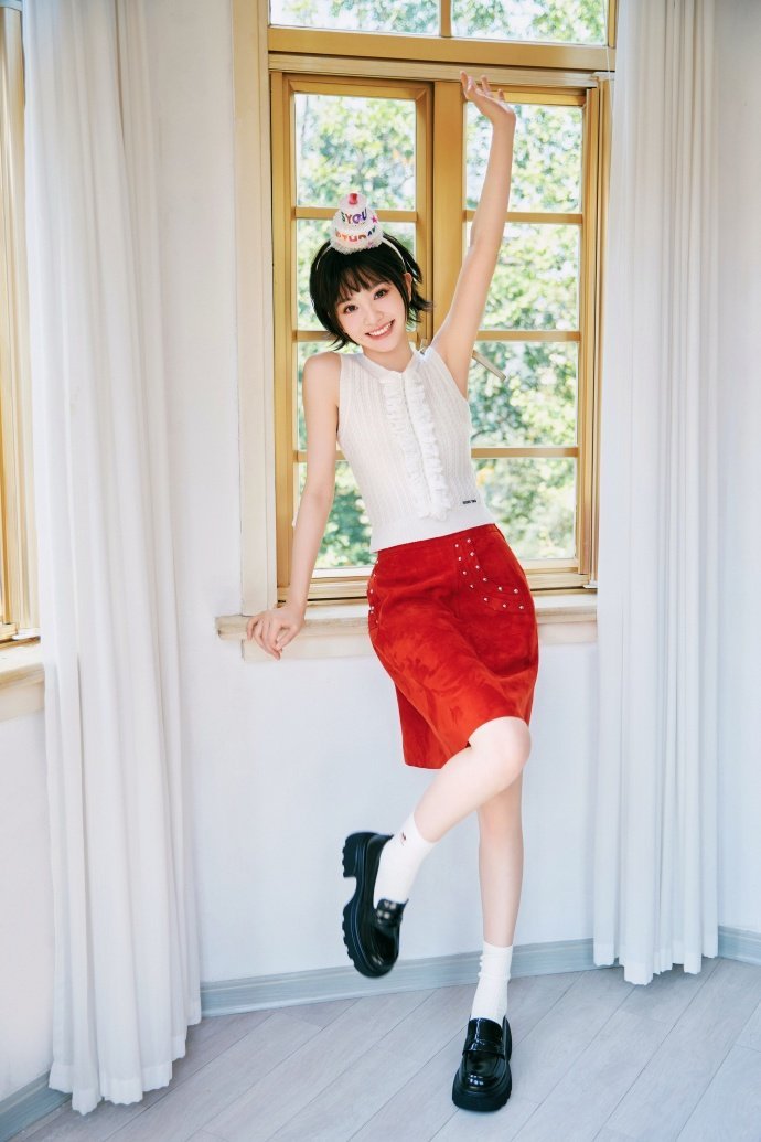 #田曦薇日式女高风##田曦薇27岁人生照片# 田曦薇日式女高风生日照🈶，是白色