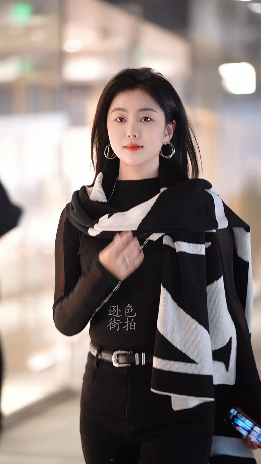 【成都街拍】周三，宝贝们早安！丨摄影拍照每日穿搭