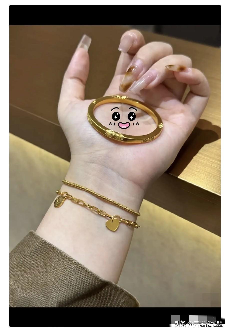 持有大量黄金的人，
现在估计大腿都快拍肿了,
3月27日凌晨4点多金价973/克