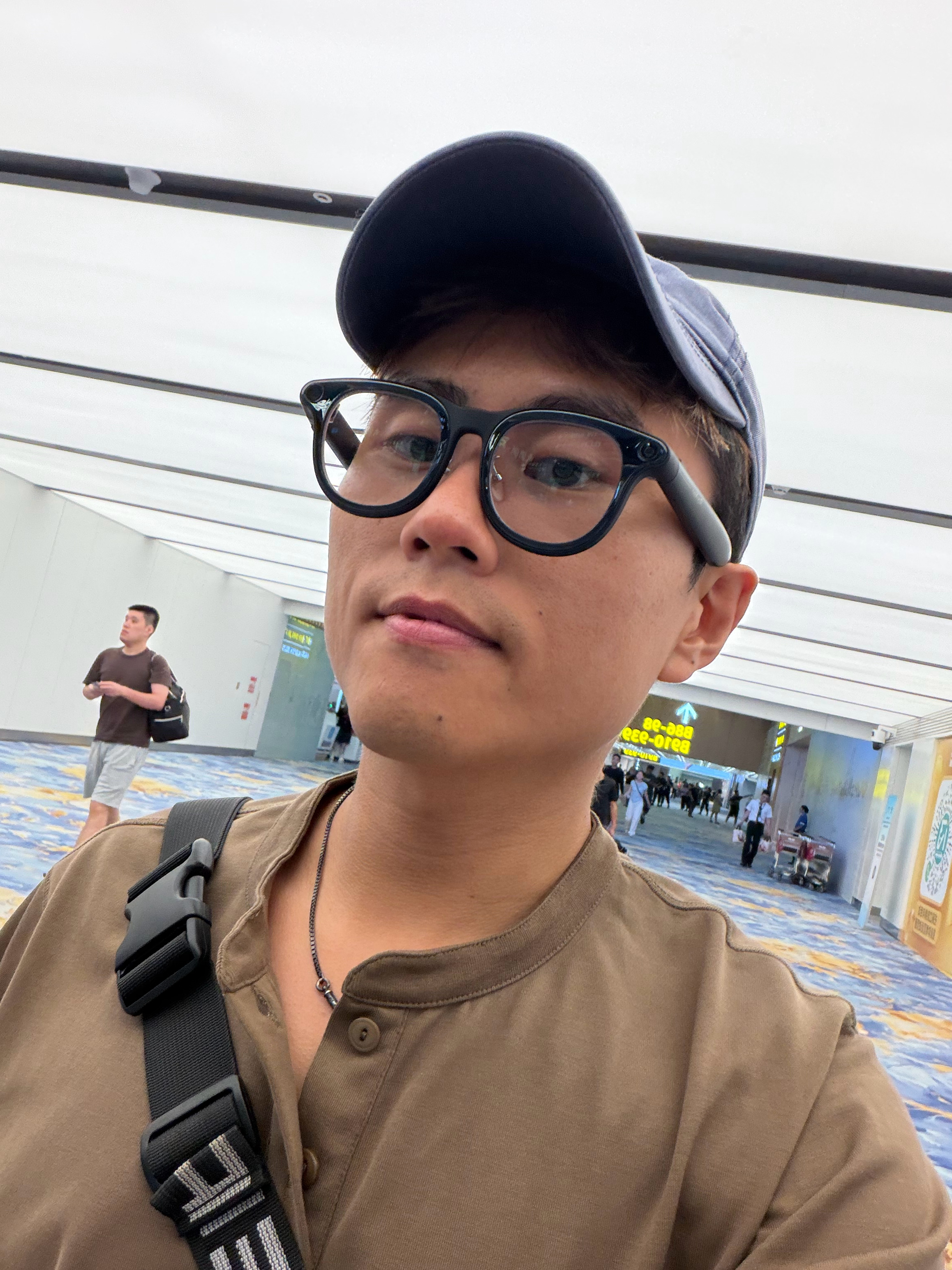 这个眼镜我愿称之为善良眼睛~谁带上都会很善良  ​​​