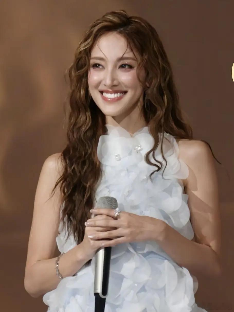 陈凯琳能取代杨颖成为香港第一美神吗？ 