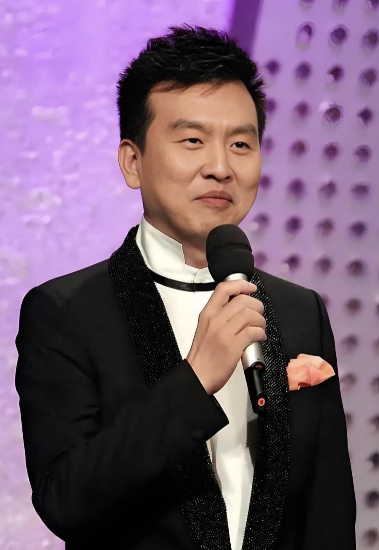 娱乐圈，曝出大瓜！
4月8日突爆央视主持张泽群跨国夺子风波，藏了整整十年的家事彻