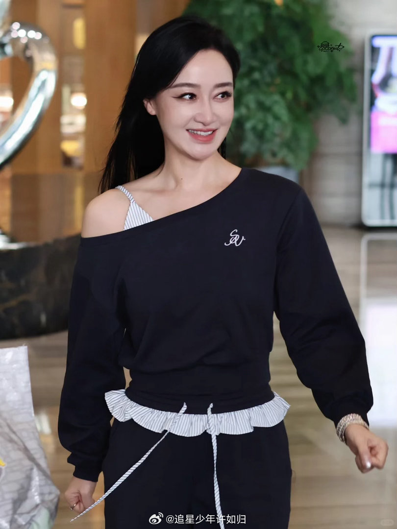 赵子琪是我浪姐唯一人脉赵子琪对粉丝有求必应 被赵子琪直播笑死！粉丝刷瓜主爆料，姐