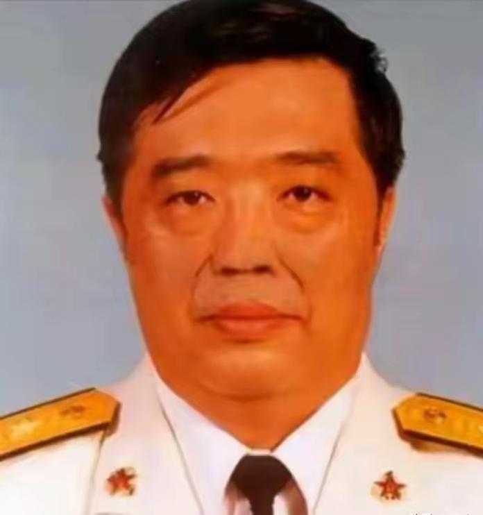 1963年贺龙带着落榜的儿子走进清华园，校长蒋南翔正要拒绝，贺龙说道：谁也不能坏
