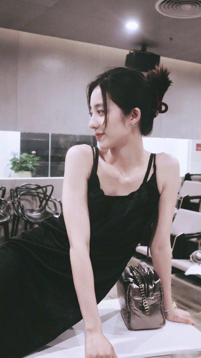 万鹏 