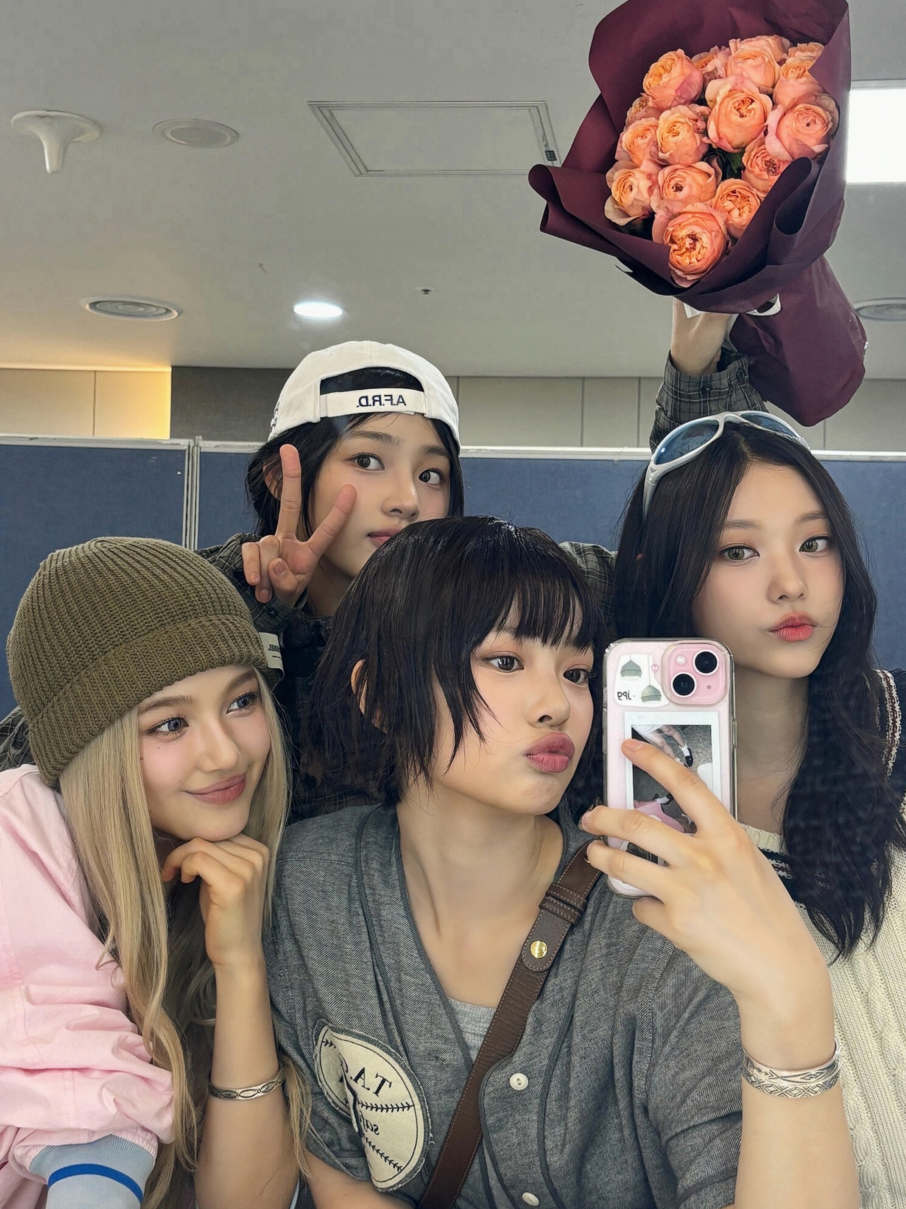 夏天是属于newjeans的🫧🍓💖🍄🎶宝宝们自己手机里的照片📷🌊 