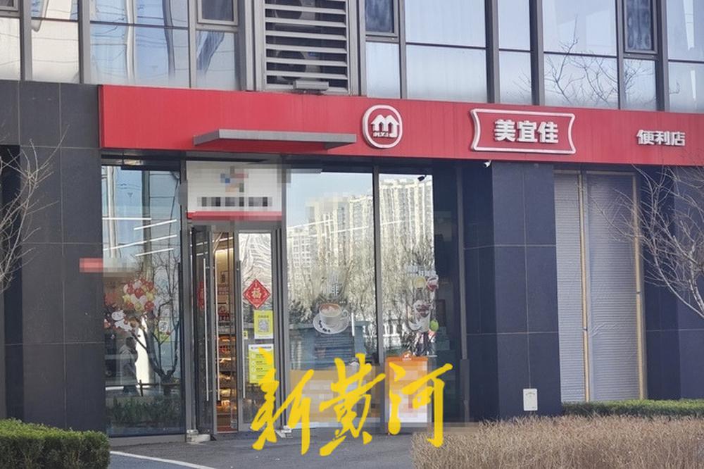 美宜佳被曝卖假烟后，新黄河全国多地实探：购烟顾客减少，店员宣称“100%保真”。