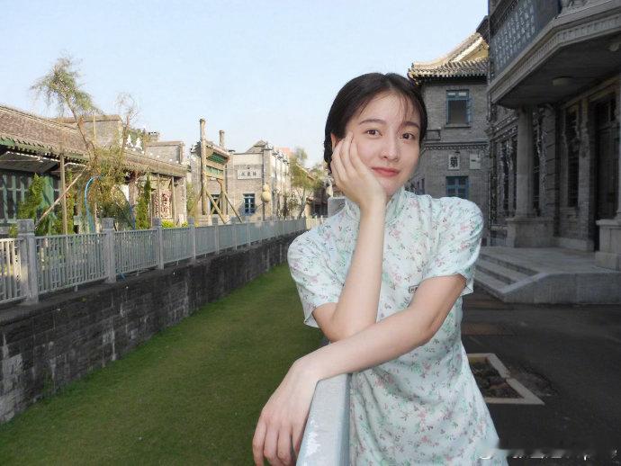 张雪迎演了冯小刚新电影我看谁还不知道我们张雪迎姐演了冯小刚的新电影啊！一直就觉得