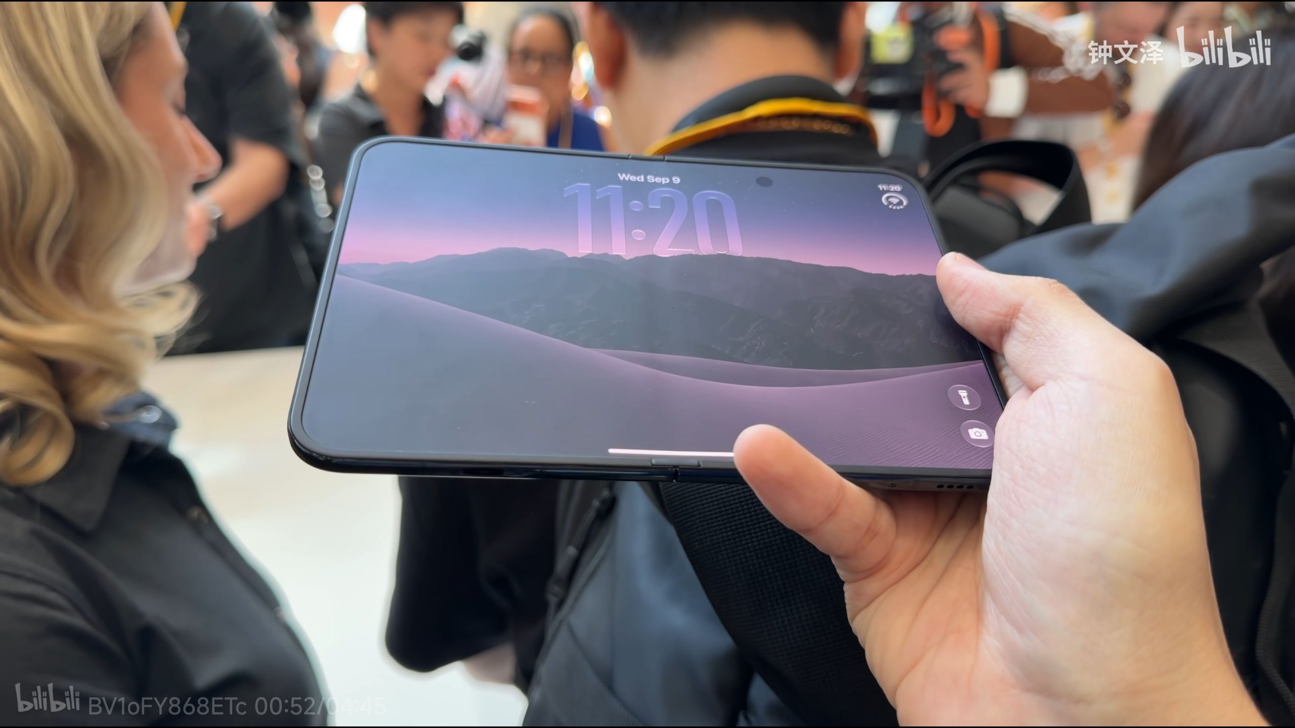 iPhone Duo这折痕实际看着有点儿明显啊[笑cry] ​​​