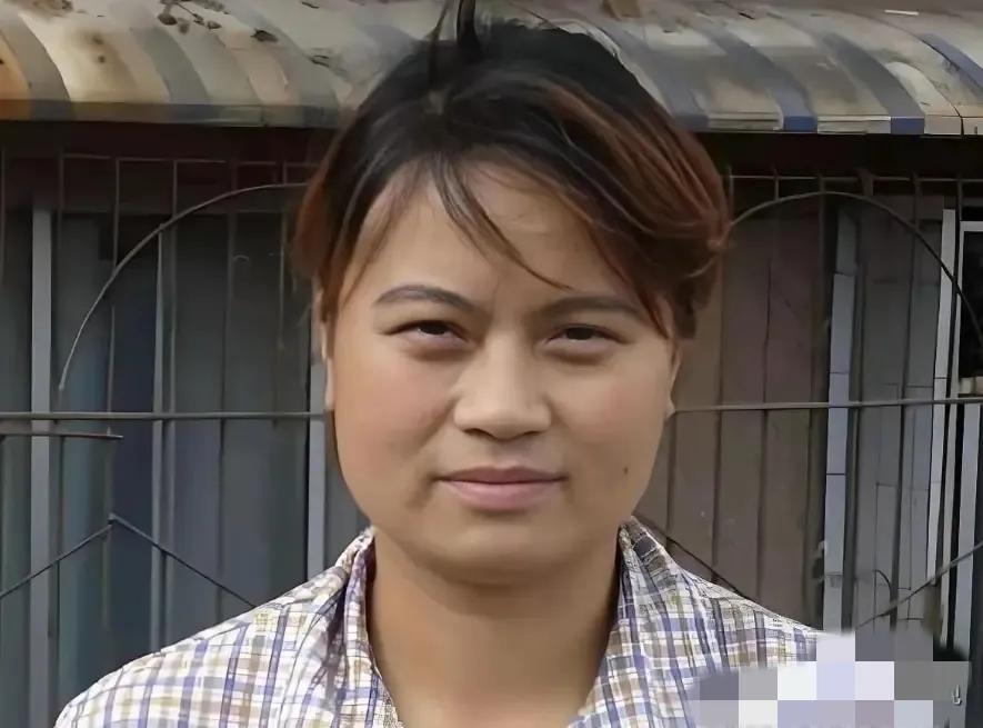 1999年，贵阳一妈妈说去给双胞胎女儿买生日蛋糕，却一去不返！22岁小保姆紧紧把