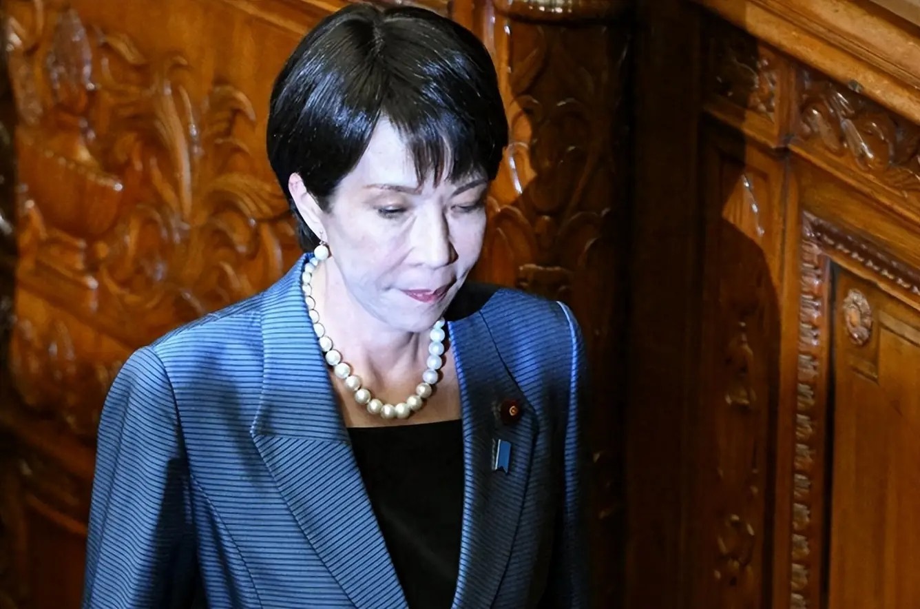 高市早苗将“台湾有事”与日本“存亡危机事态”绑定的言论，严重违背中日双边文件和战