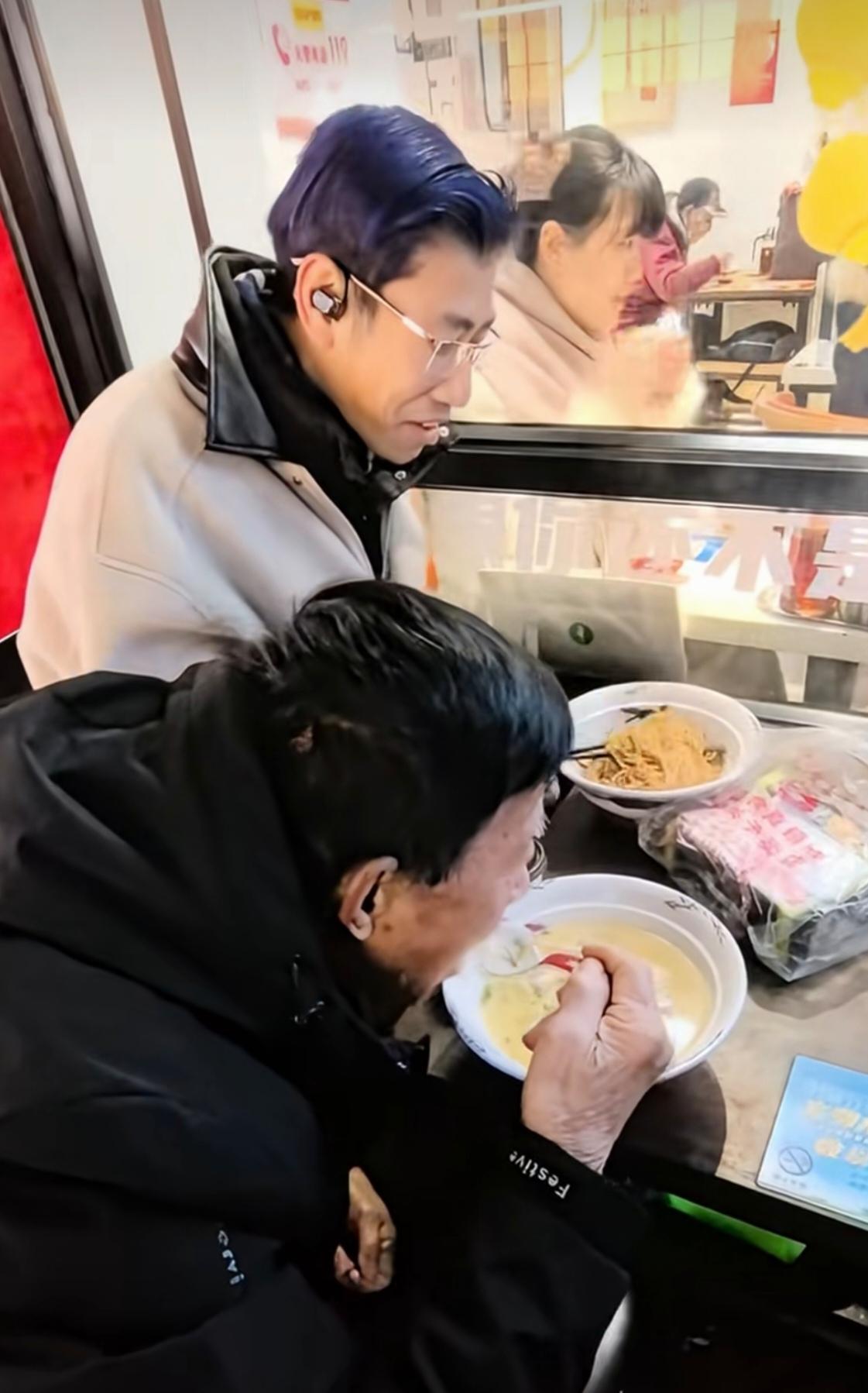 关系很不错！张半仙新年踏空了，建工爷叔继续被套了，但是张半仙和建工爷叔天天都出现