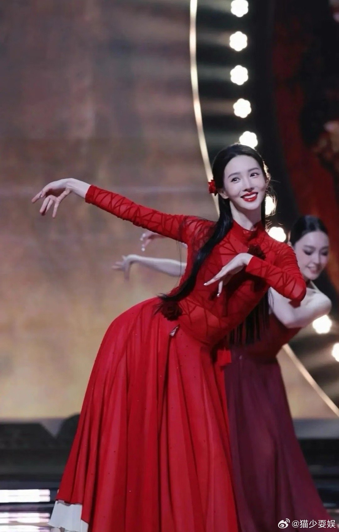 抛开别的争议不说，金晨跳舞真的能把我迷死 