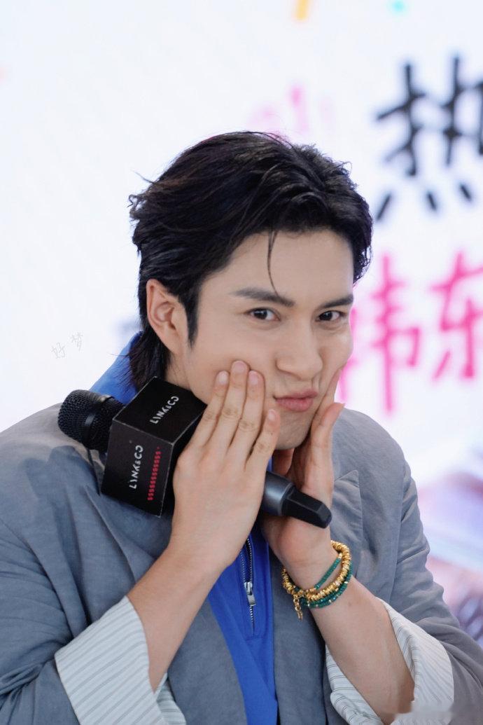 韩东君搞怪四连拍韩东君满30减10岁 韩东君是不是偷偷报名了什么年龄满减活动？满