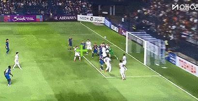 2个角球丢2球！申花客场2球落后武里南。
亚冠精英赛第8轮客场对阵武里南，上海申