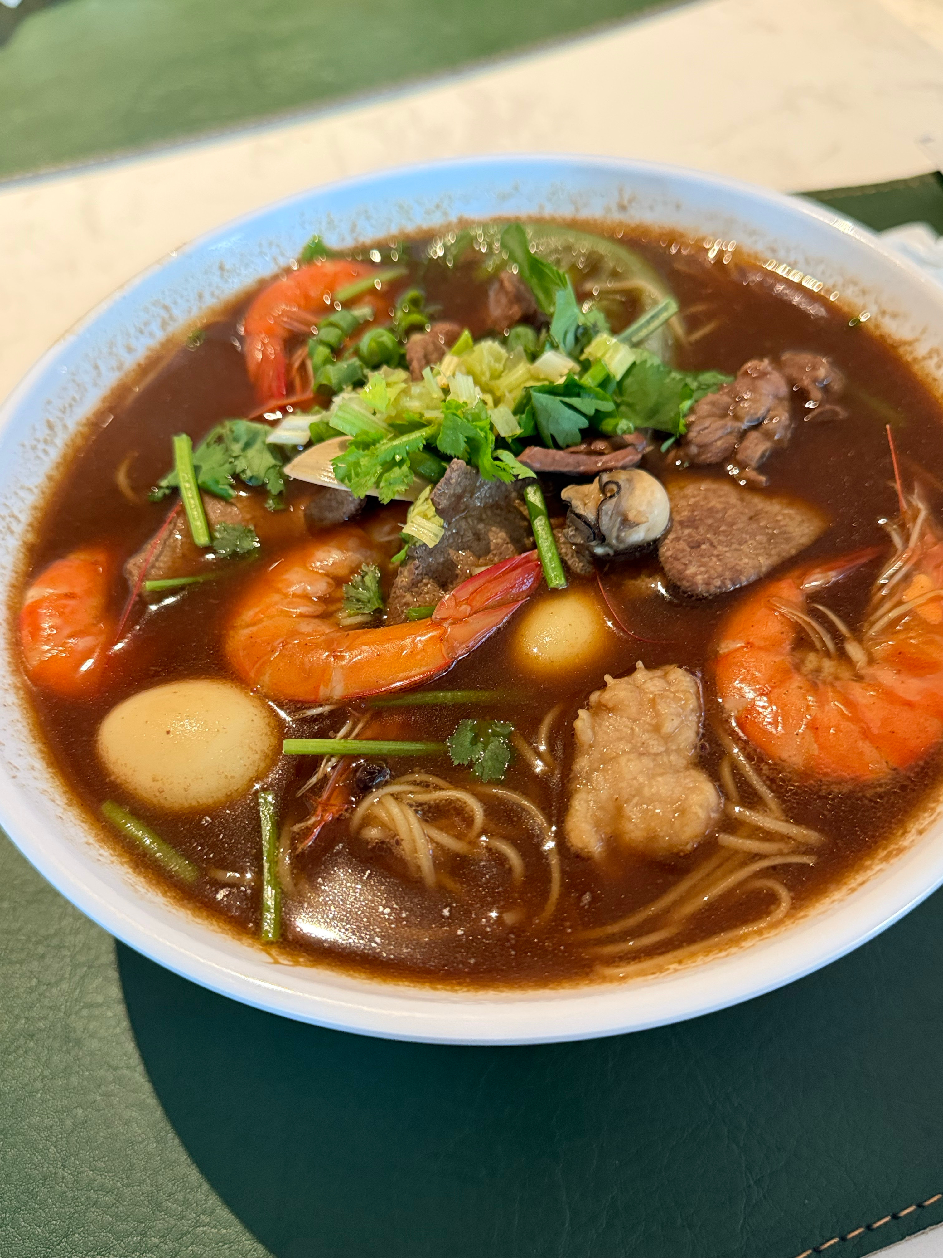 你们晚上吃什么？来一碗没有牛肉的牛肉面[笑cry] ​​​