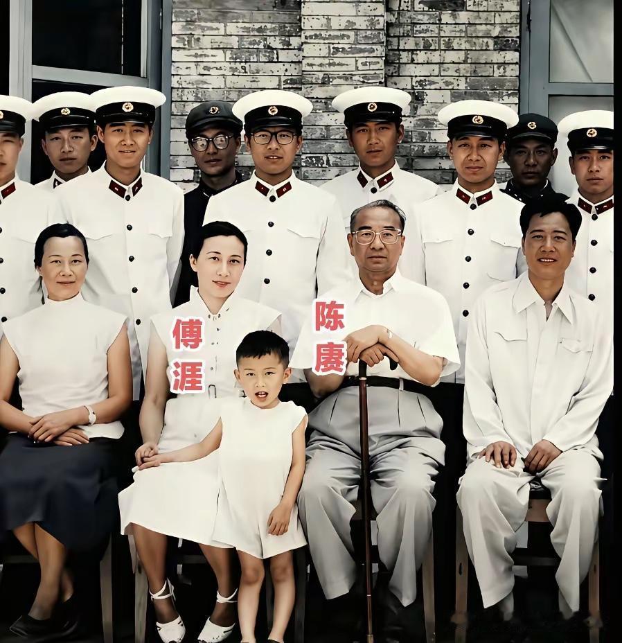 陈赓年轻时英俊帅气，1960年6月7日，他曾任国防部副部长，兼职＂哈军工学院＂也