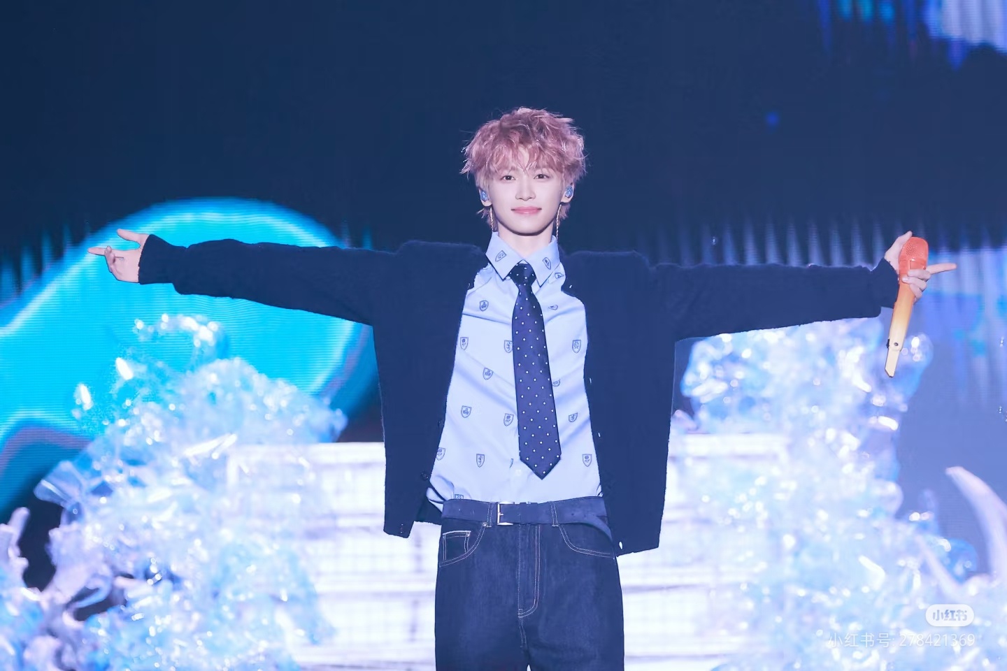 梓渝  🔮给梓渝的新年心意  躲起来的星星都在努力发光 你也要加油.