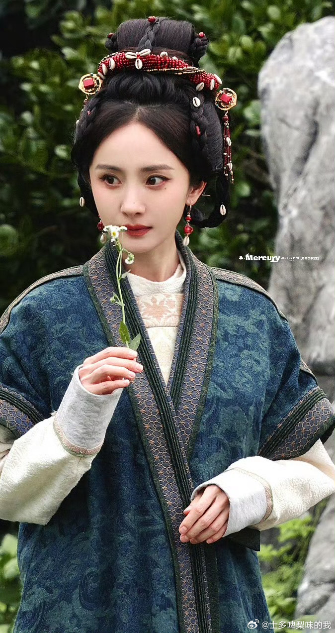 杨幂冯太后的妆造造型 
