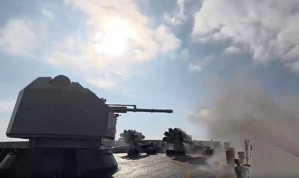 【解放军环台军演首次出现“外线慑阻”】

从12月29日开始，解放军环绕台湾岛展