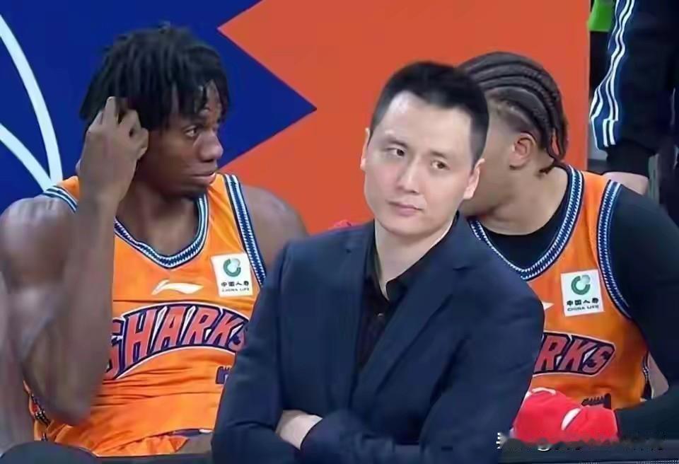 ★现在的广东，真是不堪一击！昨晚，广东队主场再次迎战上海队，结果，广东队84-9