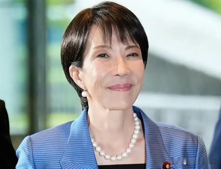 日本传来新消息，
就在昨天，日本2架飞机险些空中相撞，一架飞机上的197人经历了