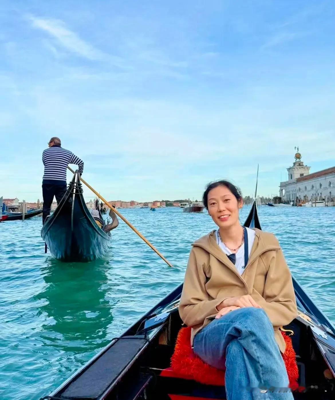 来自Zhu Ting Family的“私房照”，喜欢这种松弛感和一丢丢的幽默感。
