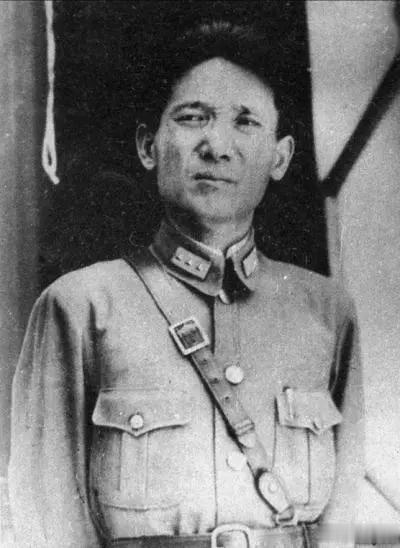 1929年10月西北军在豫陕起兵反蒋，武汉空虚。蒋介石令张治中率中央陆军军官学校