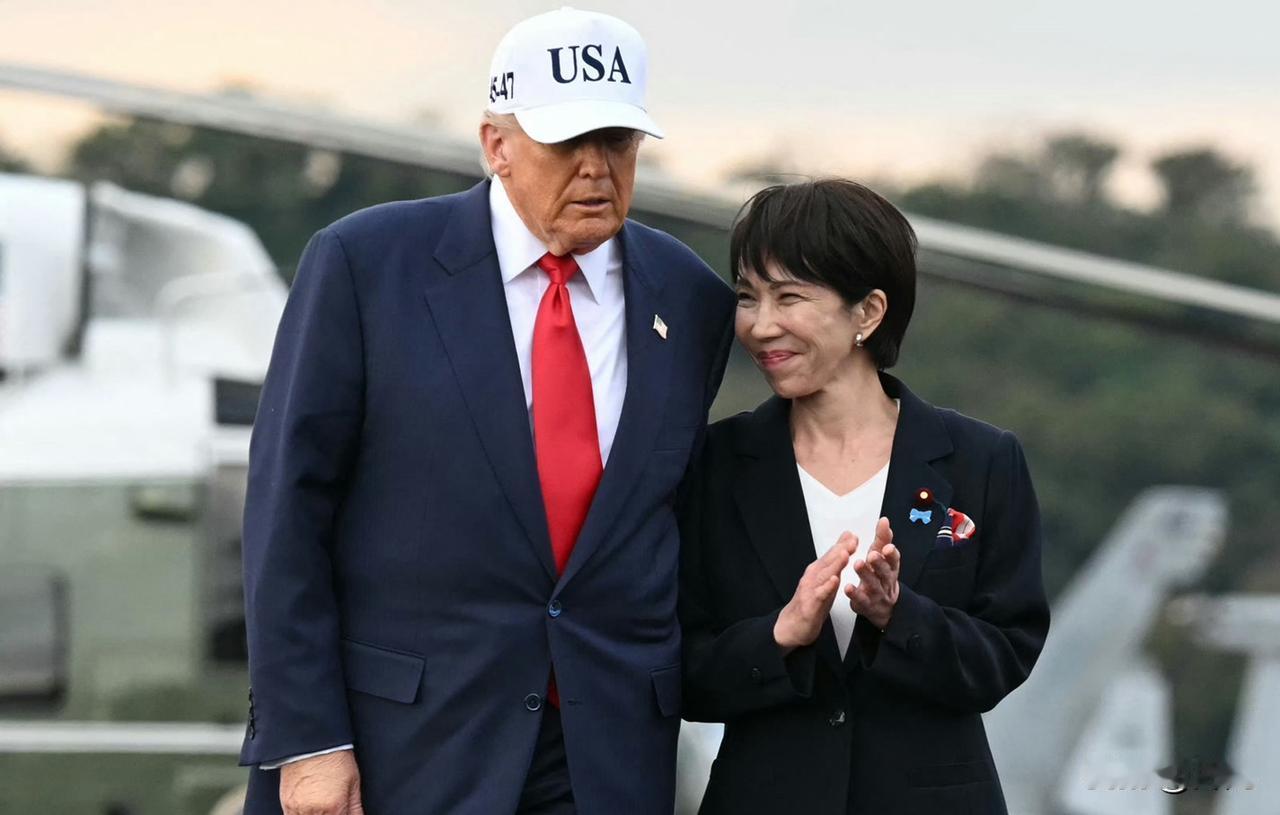 一个比一个能吹！11月14日，美国副总统万斯在接受媒体采访时被曝称赞特朗普精力充