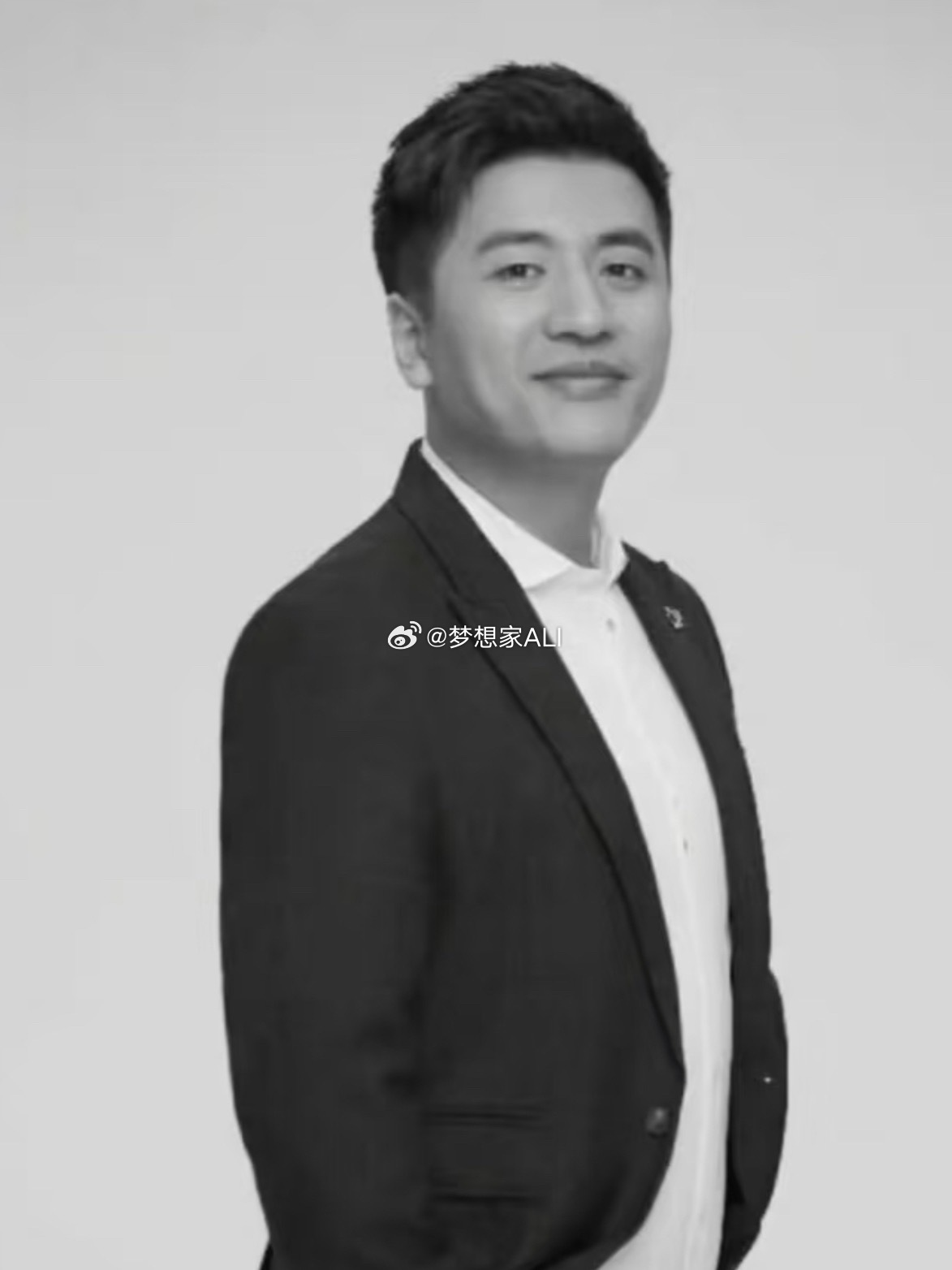 您一路走好张雪峰去世张雪峰公司发布讣告