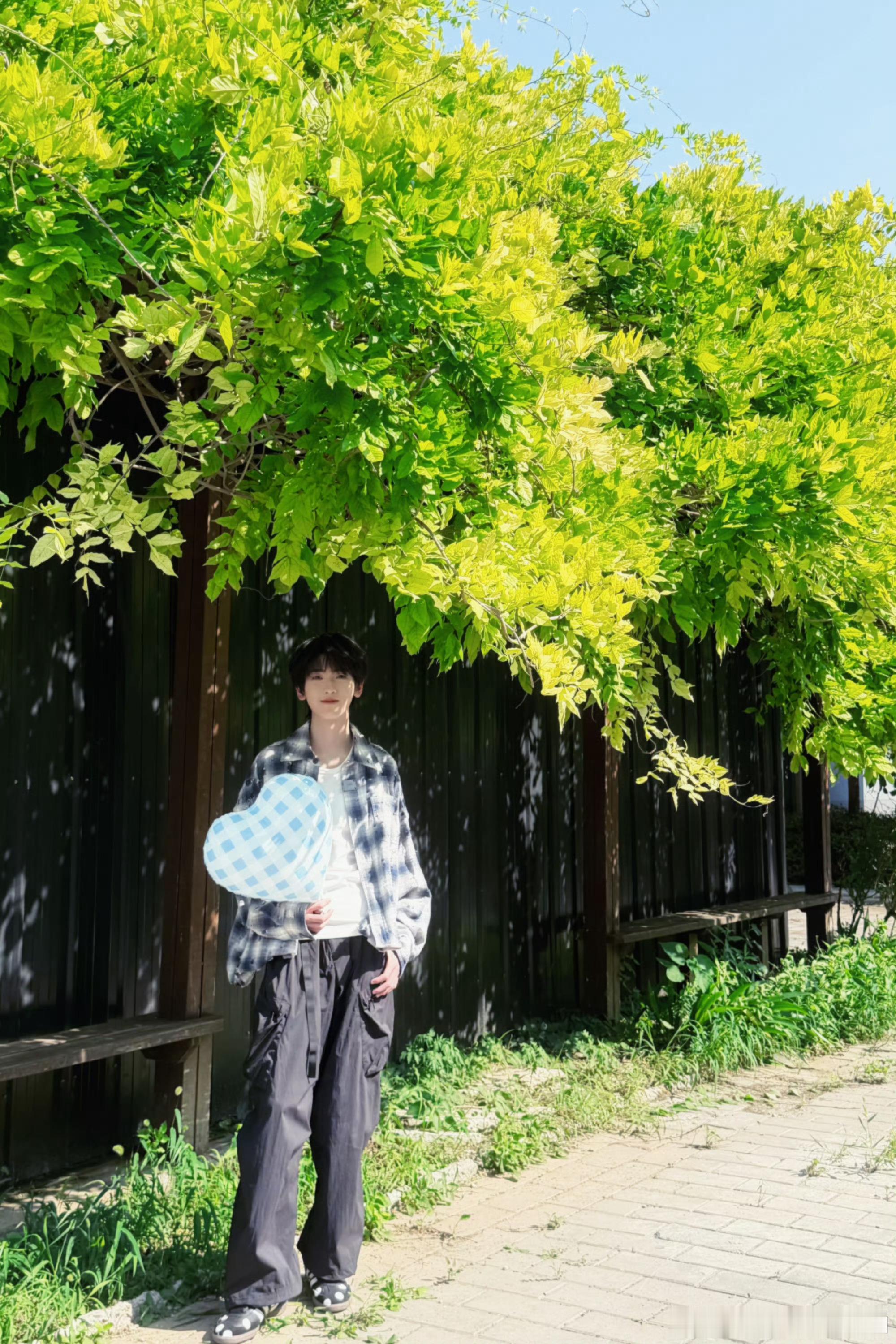 💙左奇函我们的少年时代2💙左奇函李浩宇我们同频在烟花下许愿 来年奔赴彼此的每