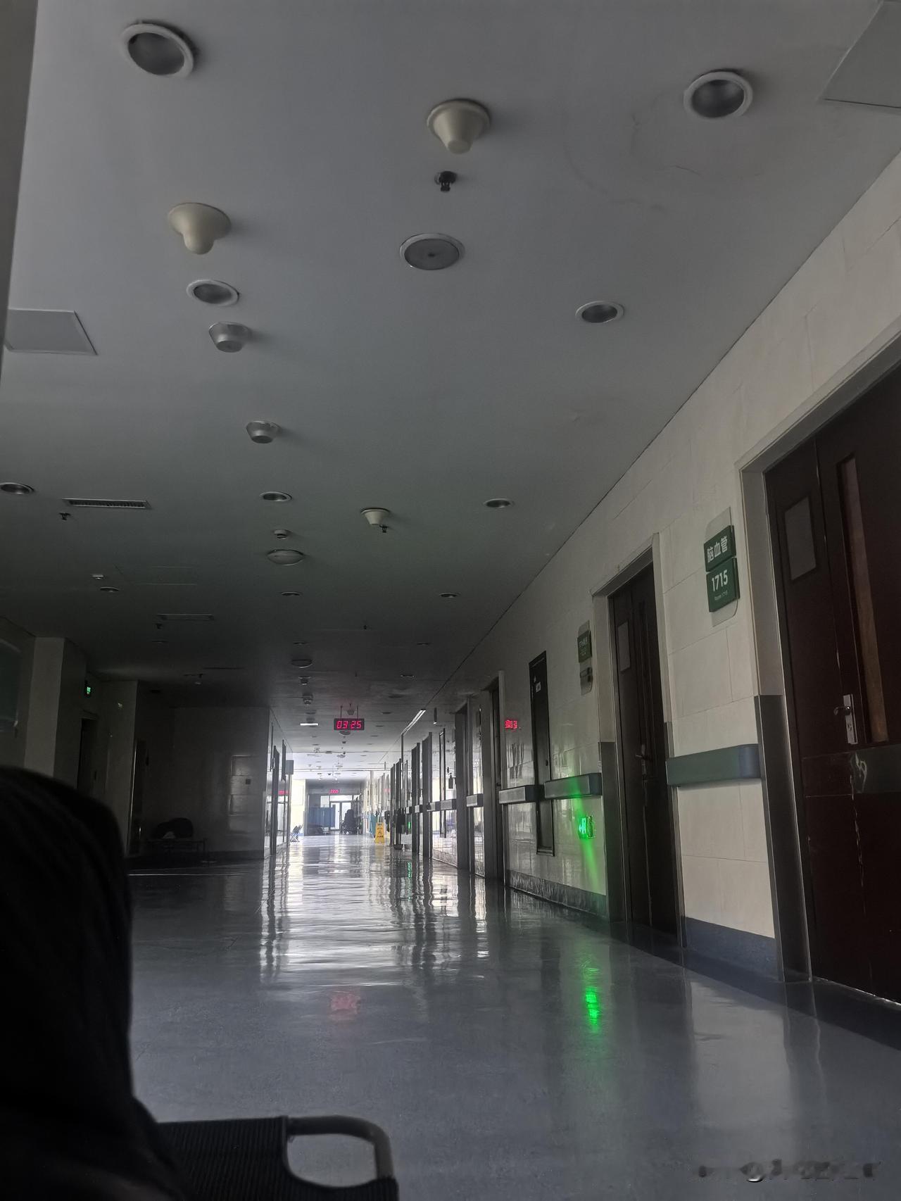 老公摔伤脑出血第三天，深刻体验了两个道理
1.明天和意外不知道哪个先来
2.没有