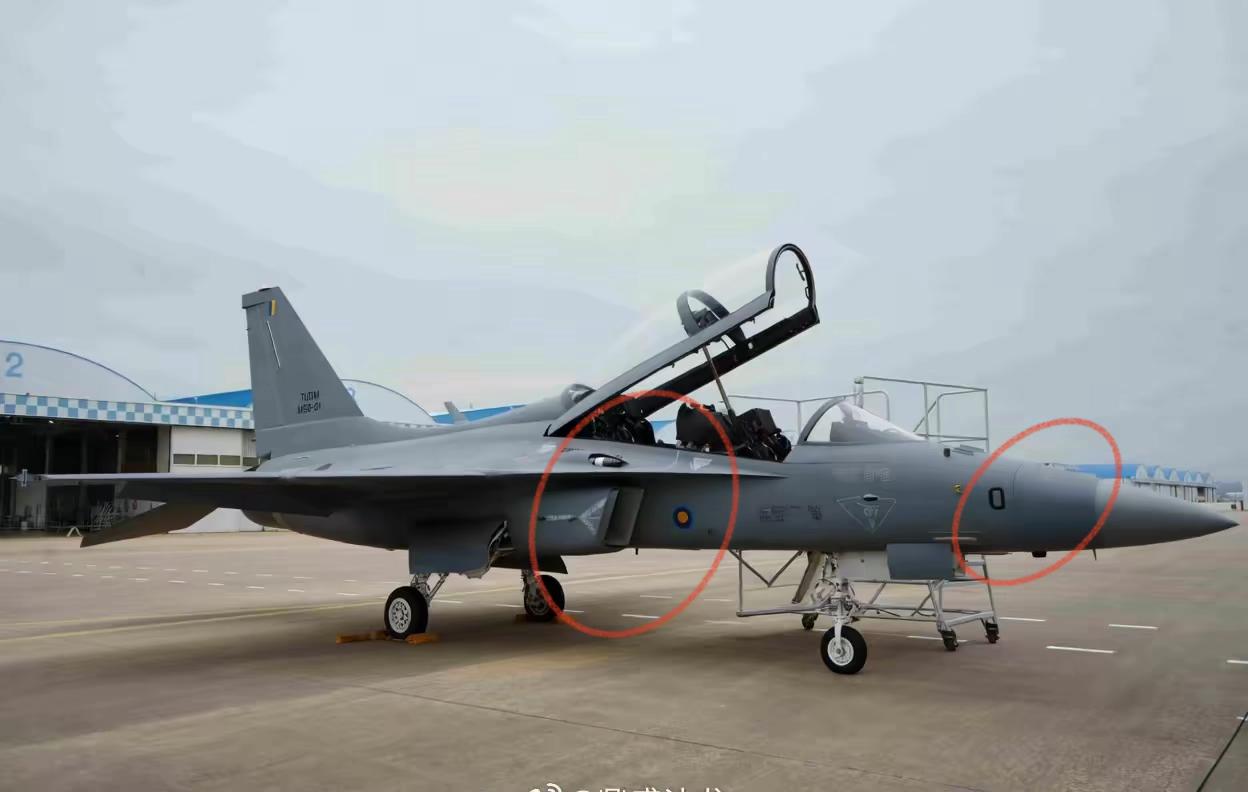 马来西亚空军订购韩国的FA50M战斗机下线了。这是第1批订购的第1架，一共18架