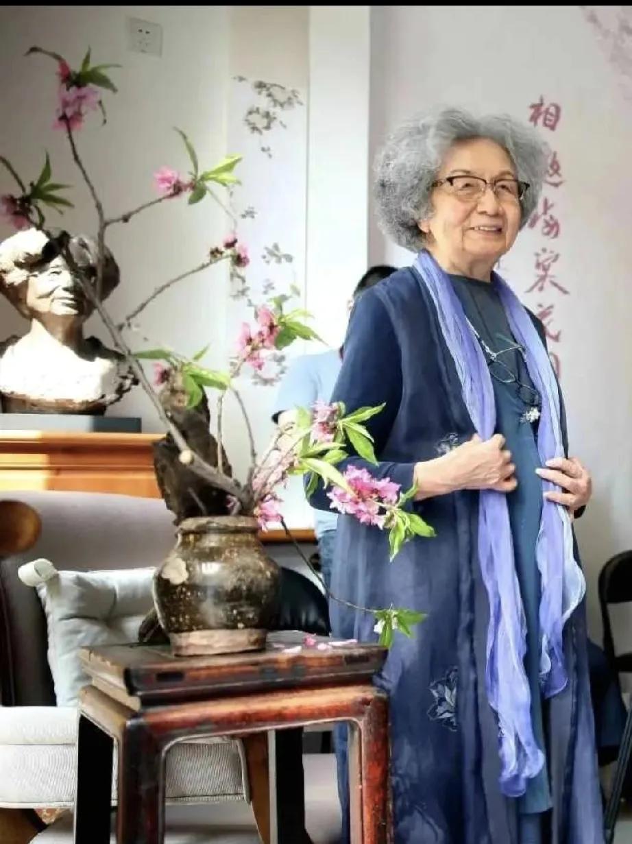 叶嘉莹先生千古
百岁老人叶嘉莹先生（1924.7—2024.11）北京出生，满族