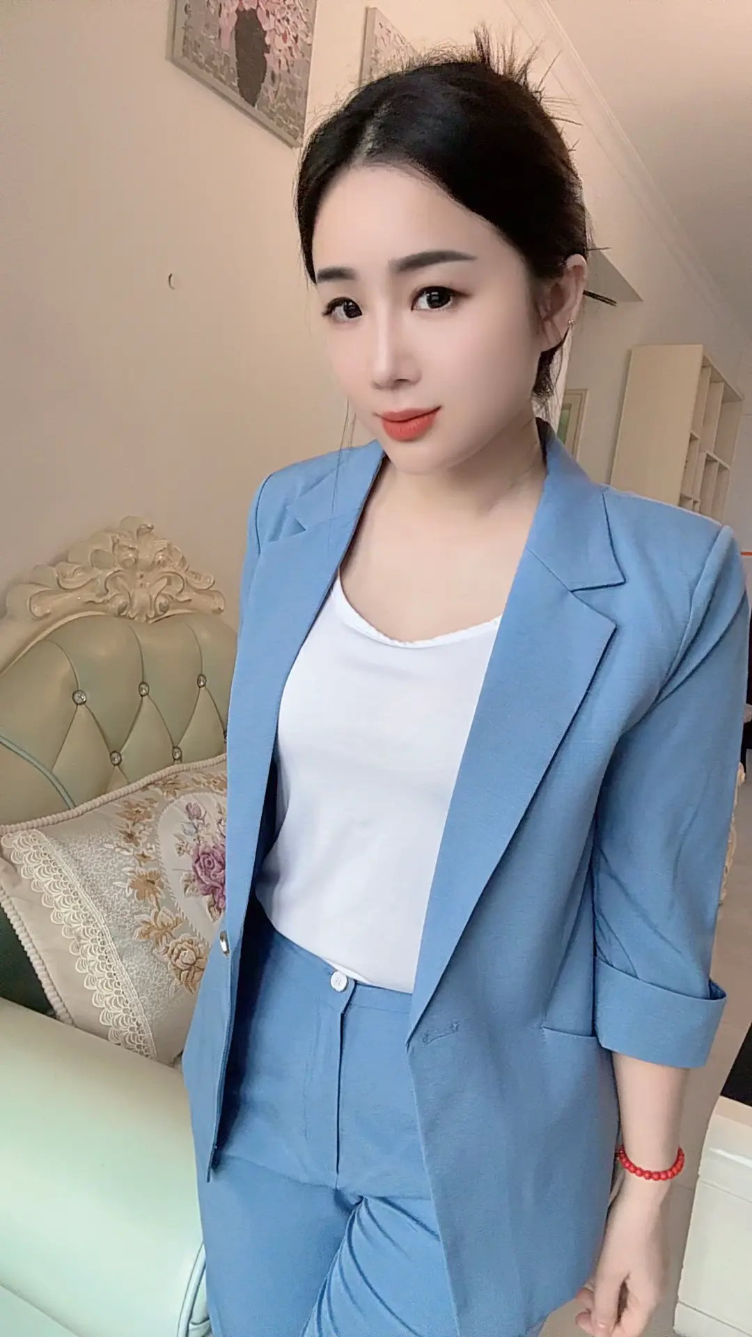 宝，别老给那个女的发消息，也给我发点，我也读过书🤣