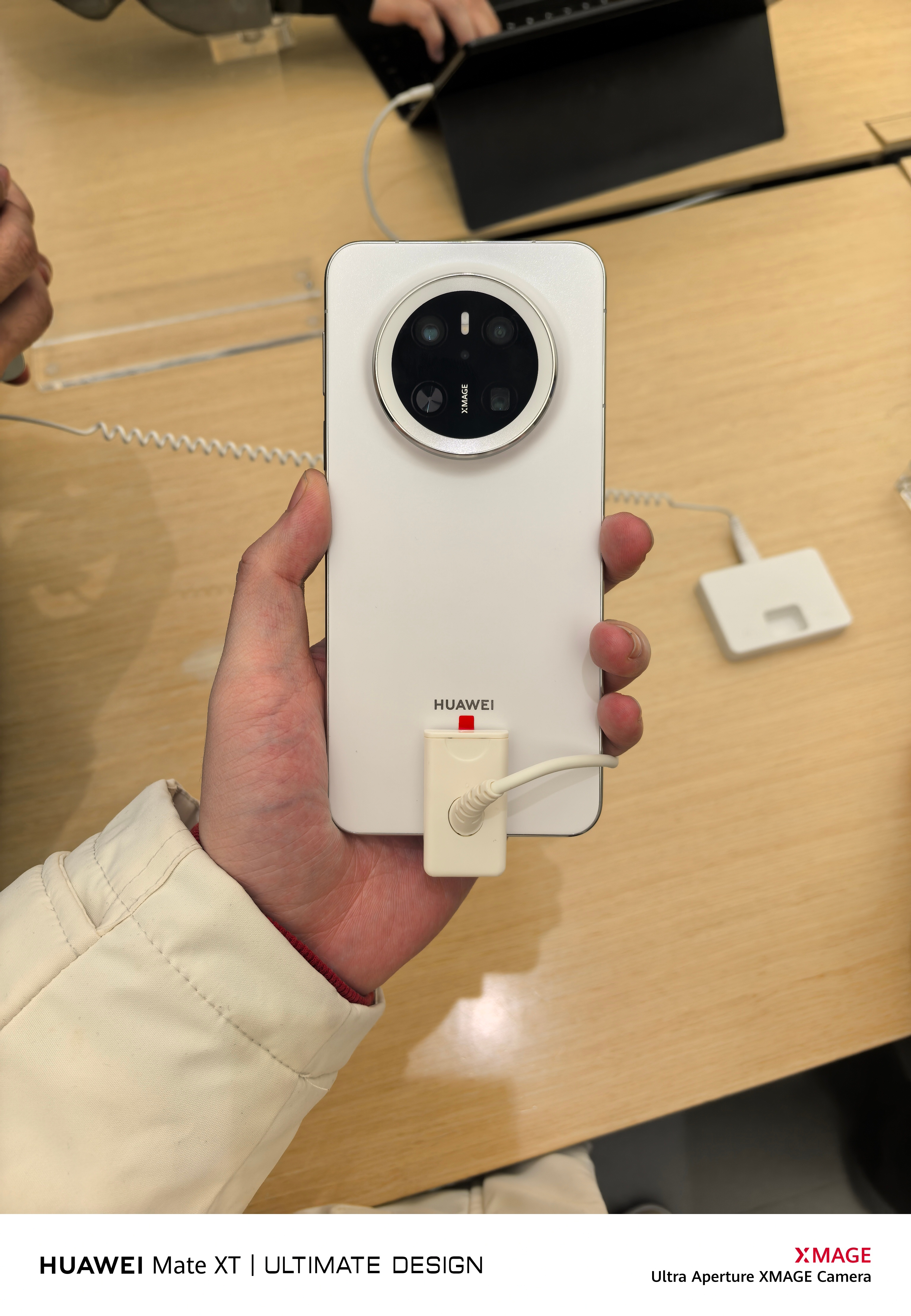 华为Mate 70标准版和pro 个人更喜欢pro 摸起来也更圆润 当然和60p