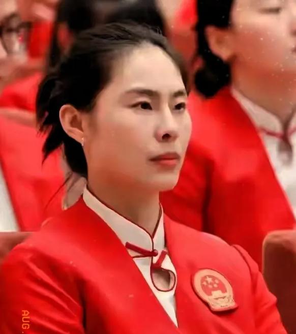 中国女篮的后卫王思雨获评高级教练资质！

什么证书，到了到了高级都是很有含金量的