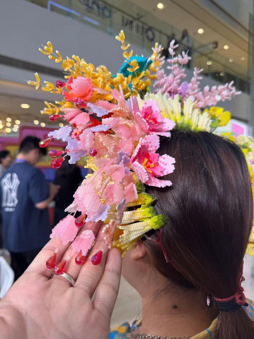 上海爷奶把拼豆戴成高定了上海老辈子拼起豆来没轻没重💃旗袍摇曳搭配拼豆耳饰，优雅