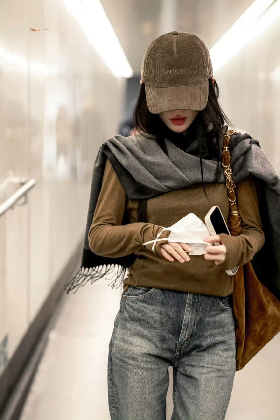 鞠婧祎出发参加星光大赏鞠婧祎出发参加星光大赏了，看起来状态不错～ 