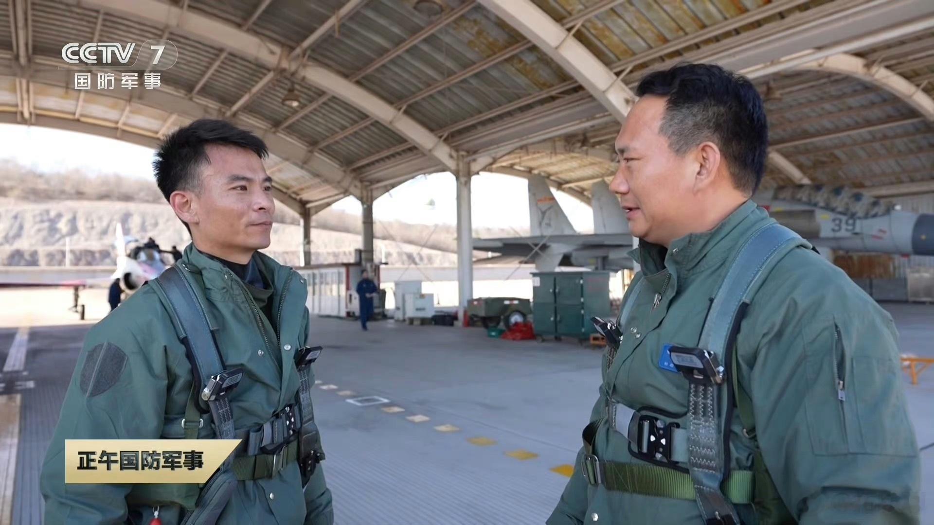 歼15S的39号机…01-99号空余号不多了，原本15S露面的是4/5号段。36