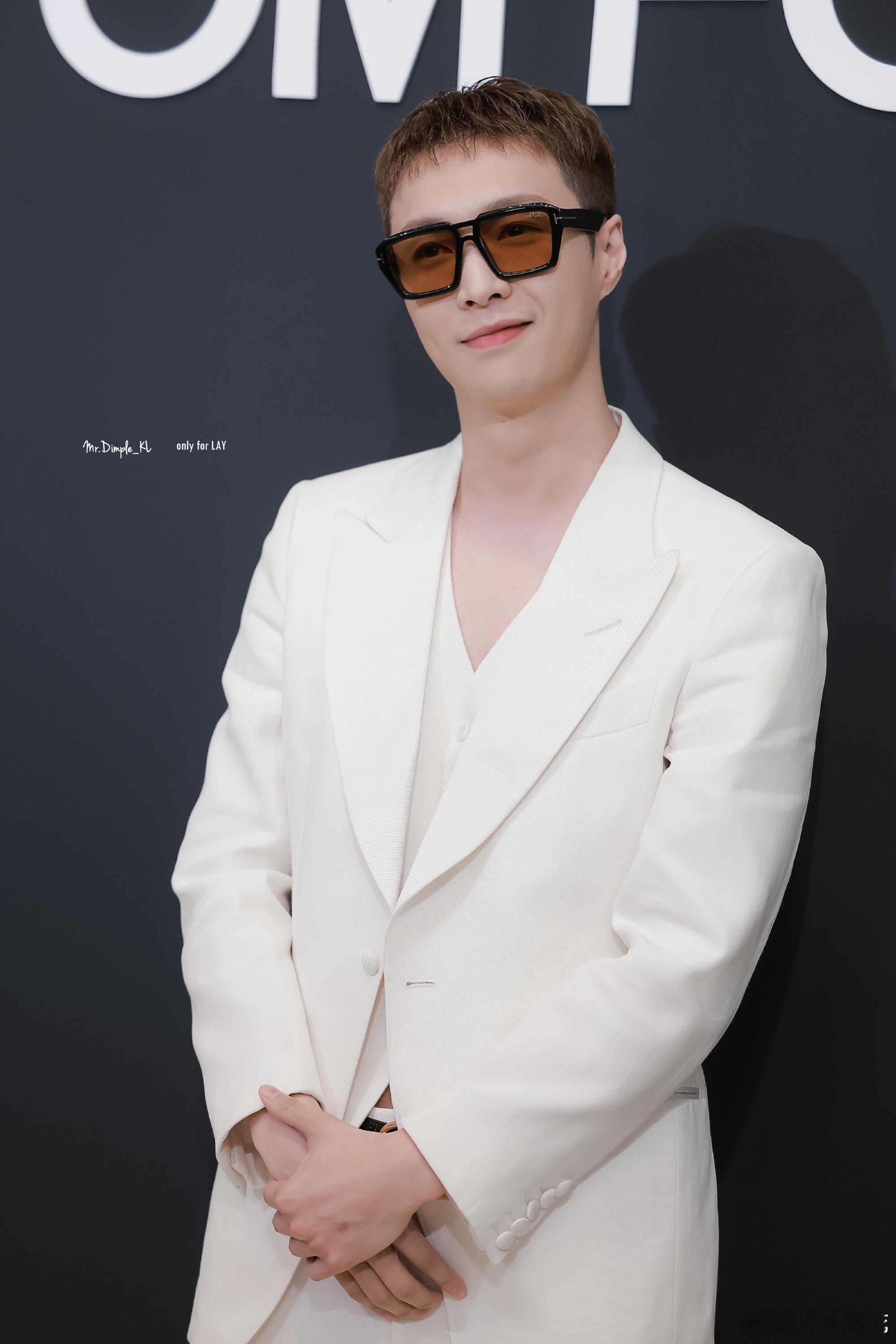 #张艺兴TOMFORDFASHION首位品牌挚友#张艺兴品牌挚友哈看起来还挺满意